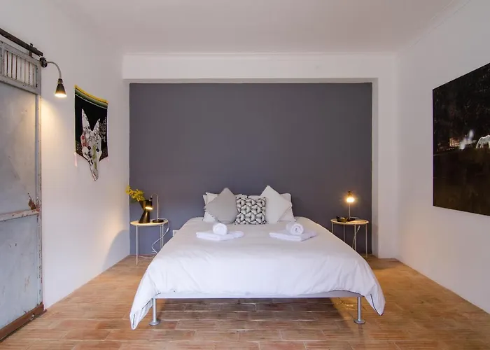 Special Farmstay, Faia-guarda *